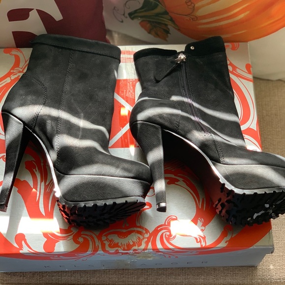 Boot - Picture 2 of 3